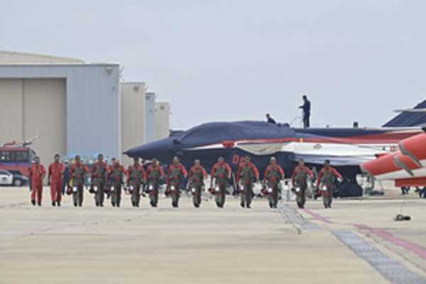 भारत-थाईलैंड रक्षा सहयोग को नई ऊंचाई, बैंकॉक में सूर्यकिरण टीम का रोमांचक प्रदर्शन